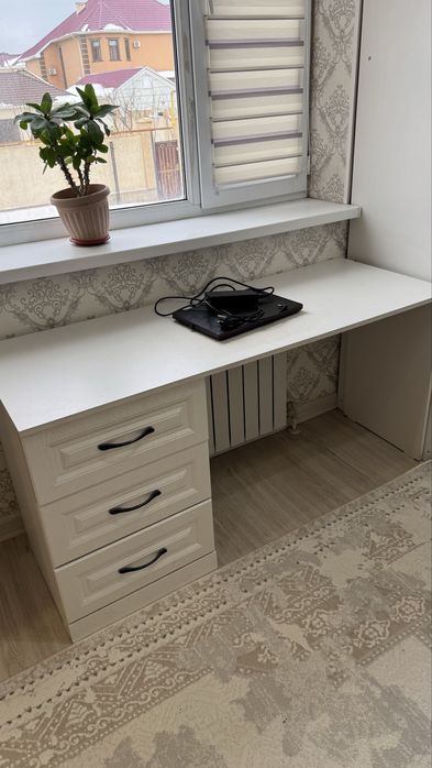 Комод с зеркалом, рабочий стол