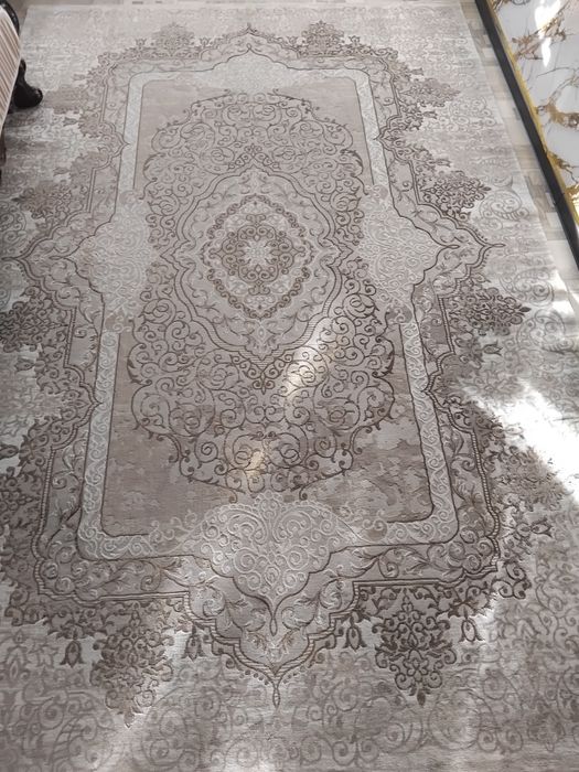 Продам ковёр в гостиную