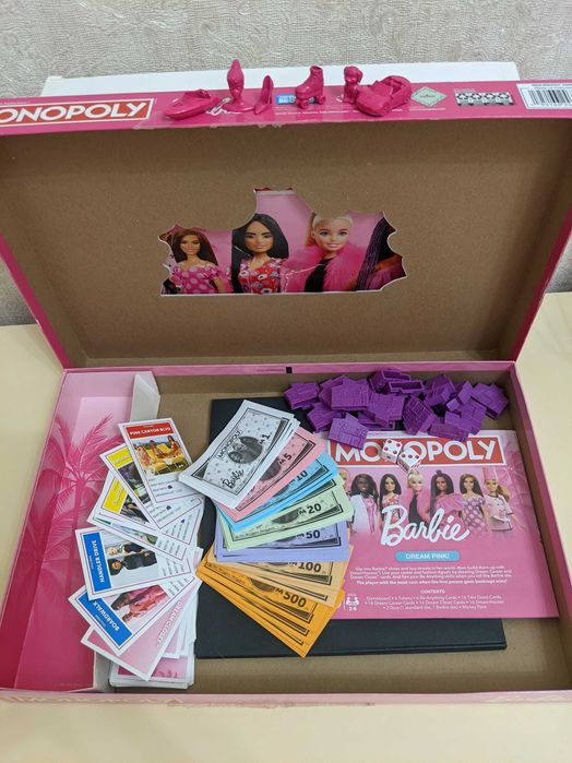 Монополия игра от Барби