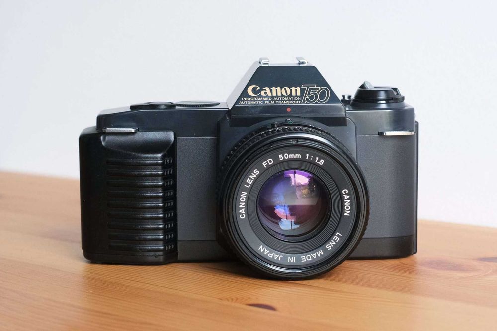 Новый Canon T50 с объективом 50mm  f/1.8