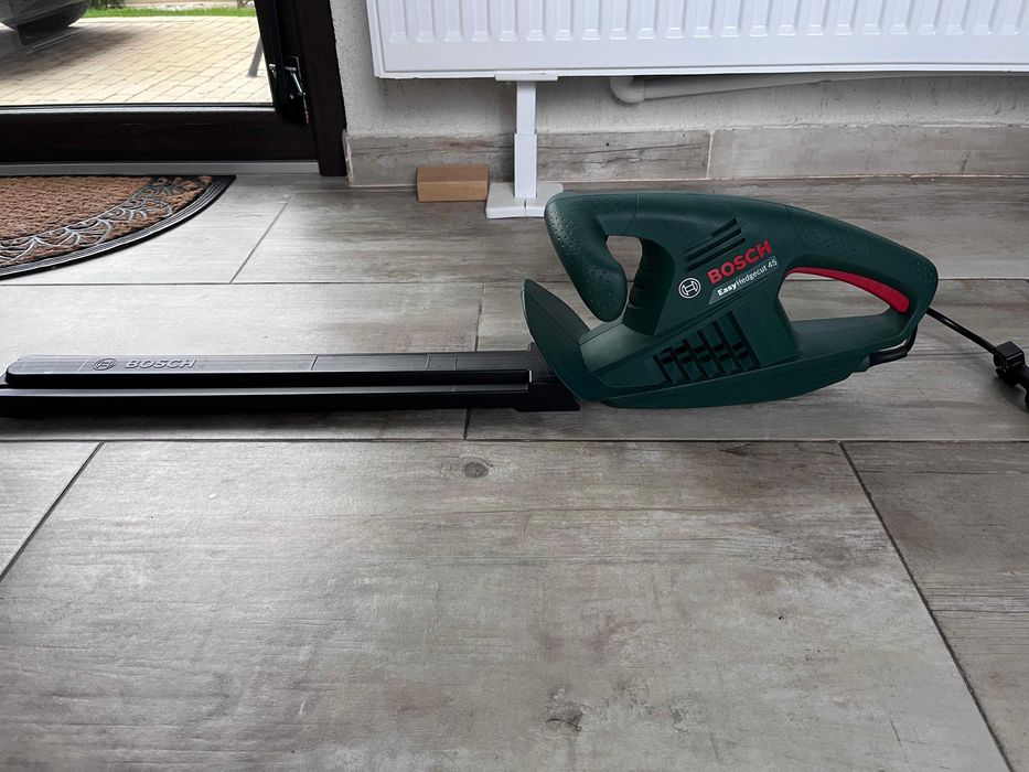 Foarfeca electrica gard viu / tuia, Bosch Hedgecut 45, 420 W, 45 cm