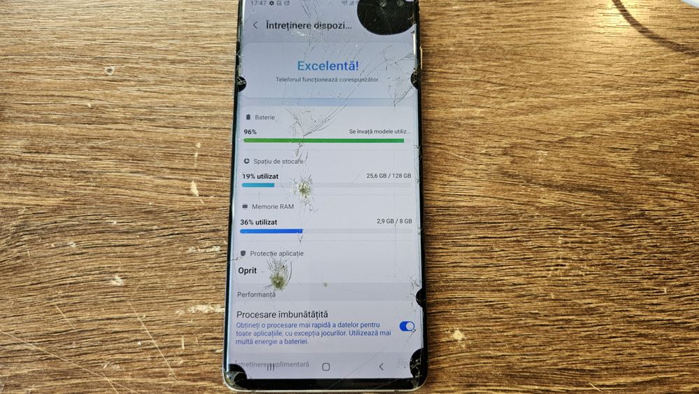 Samsung S10+ citeste anuntul