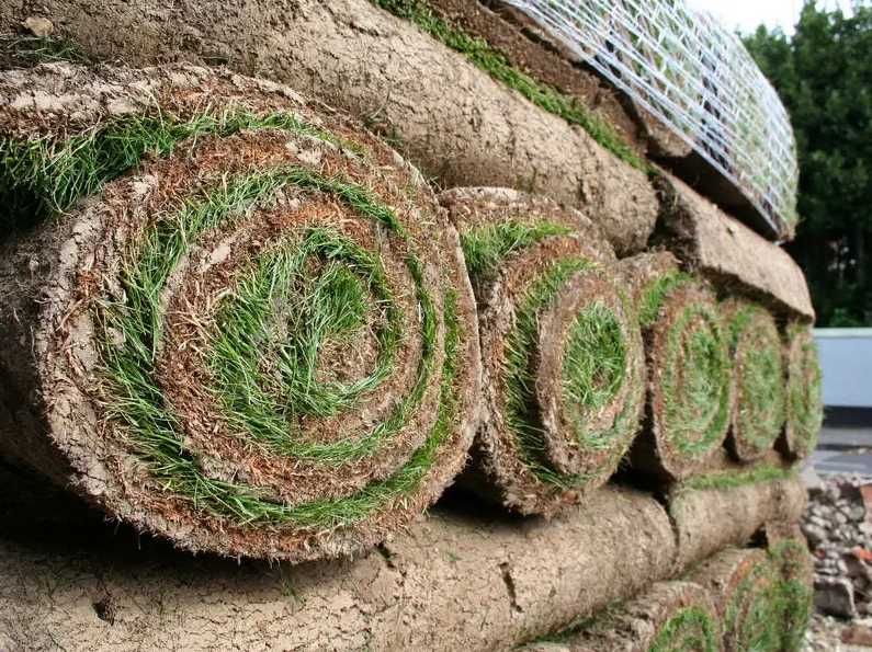 Gazon Rulou - Decopertare, Nivelare si Montaj