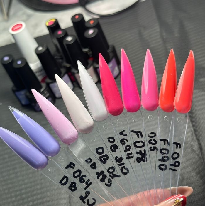 Малки гел лакове .