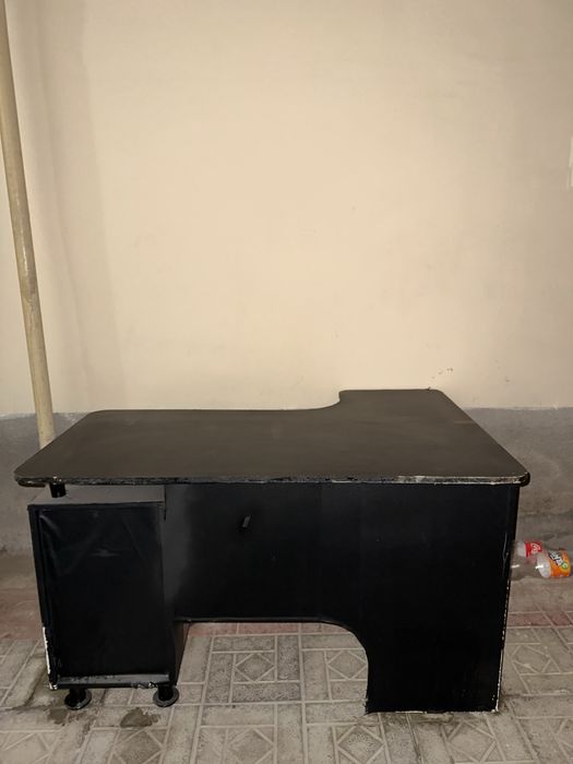 Маникюрный стол