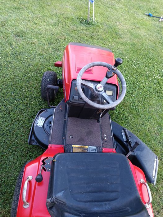 Tractoras tuns iarba Mtd