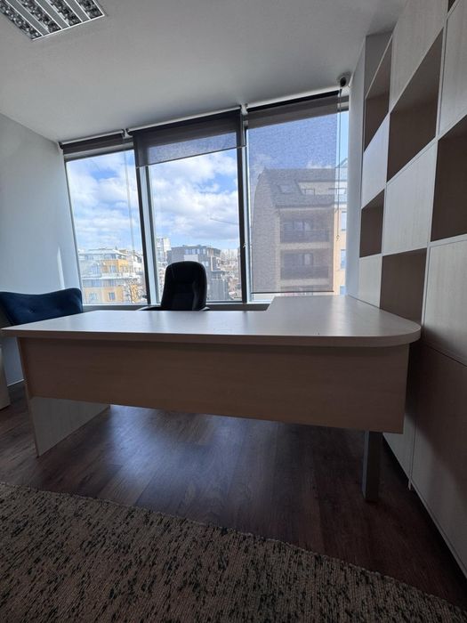 Офис мебели (бюро, диван)