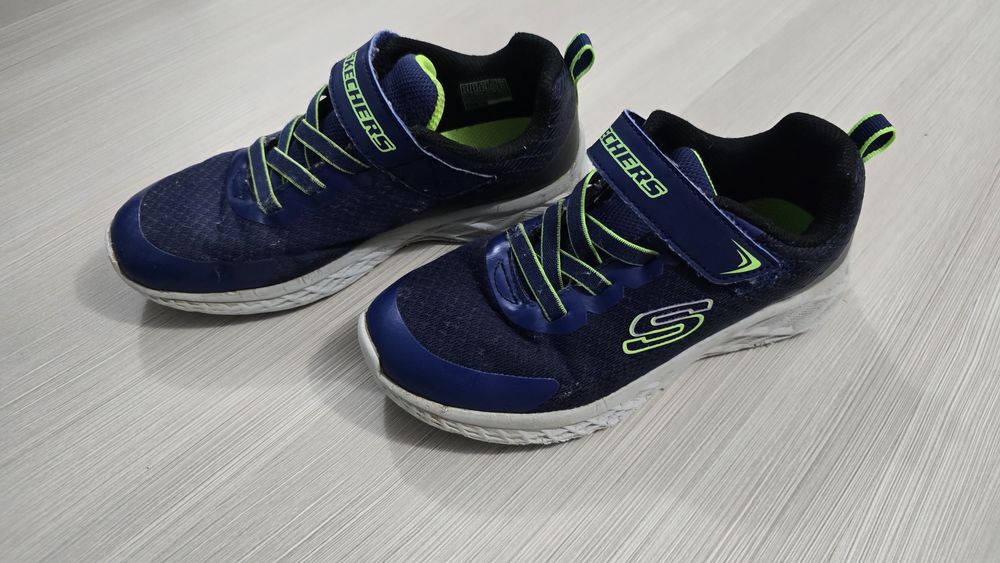 Adidasi baieti, marime 34