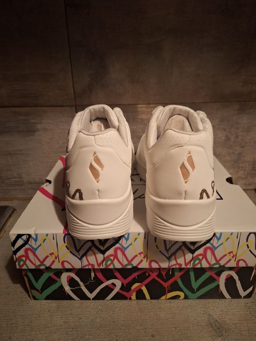 Adidasi Skechers