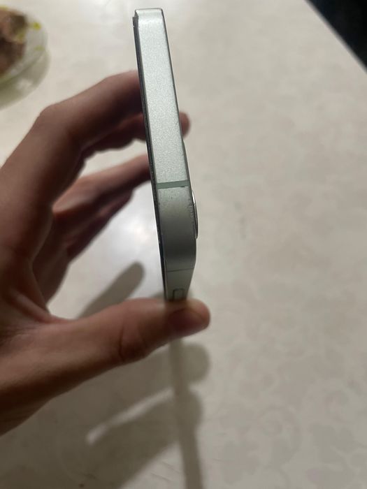 Айфон 12 в хорошем состоянии