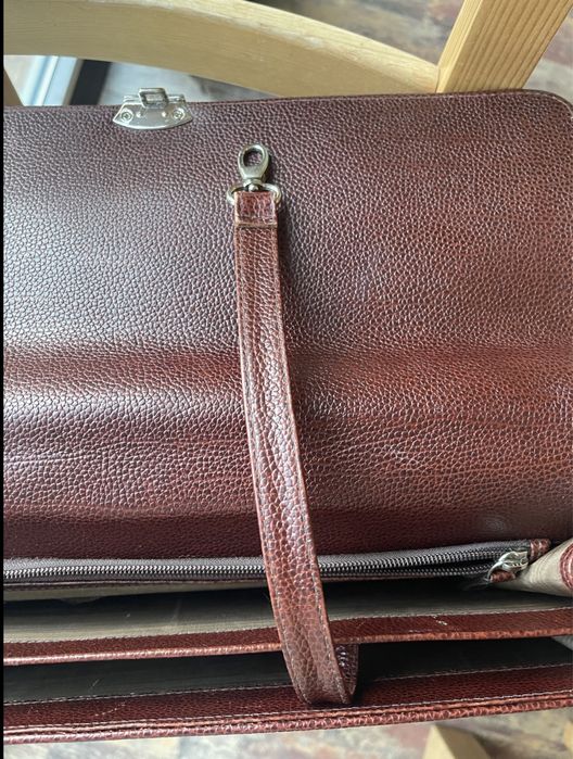 Кафява мъжка чанта/ куфарче