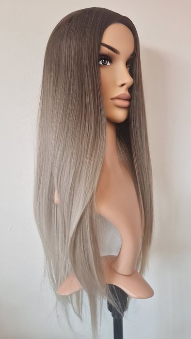 Перука омбре с тъмни корени и светли краища