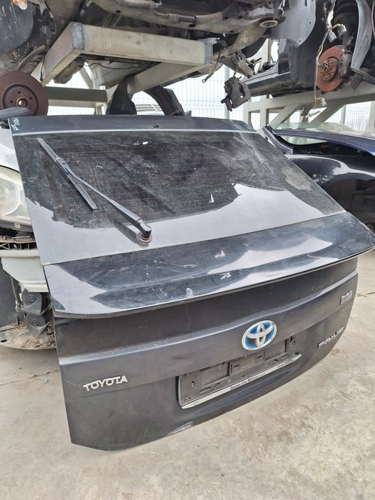 Врата багажник Toyota Prius / Тойота Приус 2012г