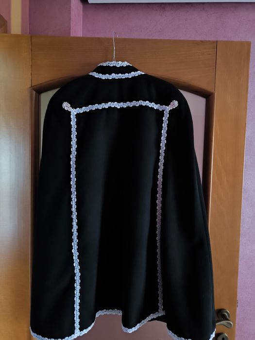 Palton Iiana cu capa și găitane