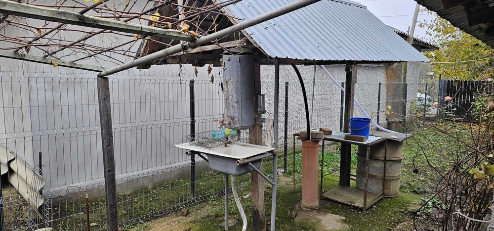 Vând casă bătrânească renovabila în Giurgiu,com Stanesti,sat Stanesti, curte 582 mp.