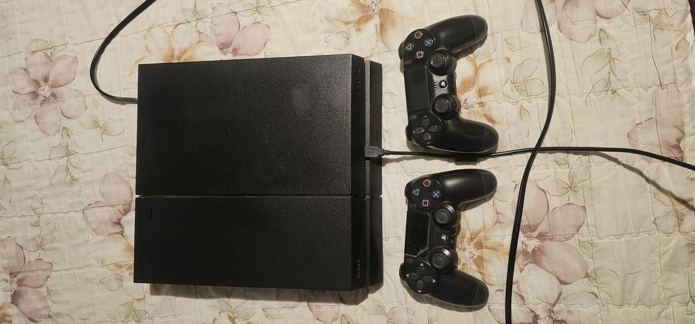 Продаётся ps4 б/у