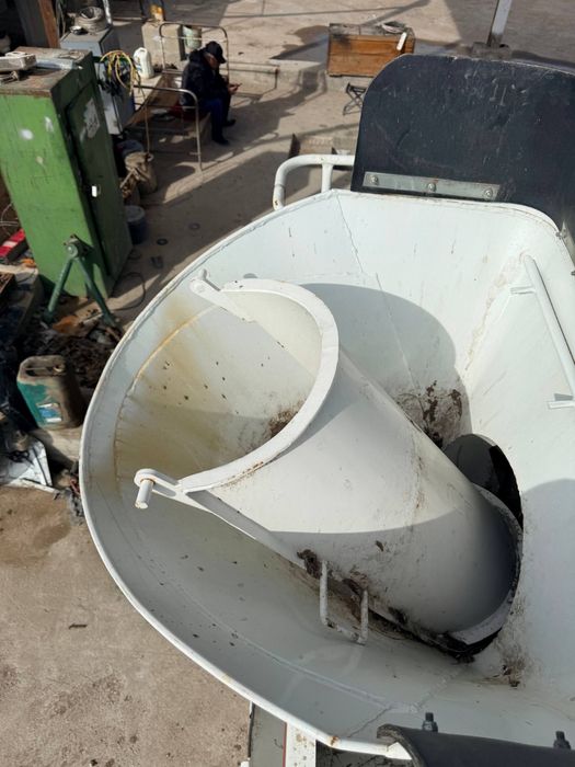 автобетоносмеситель HOWO Бочка новый