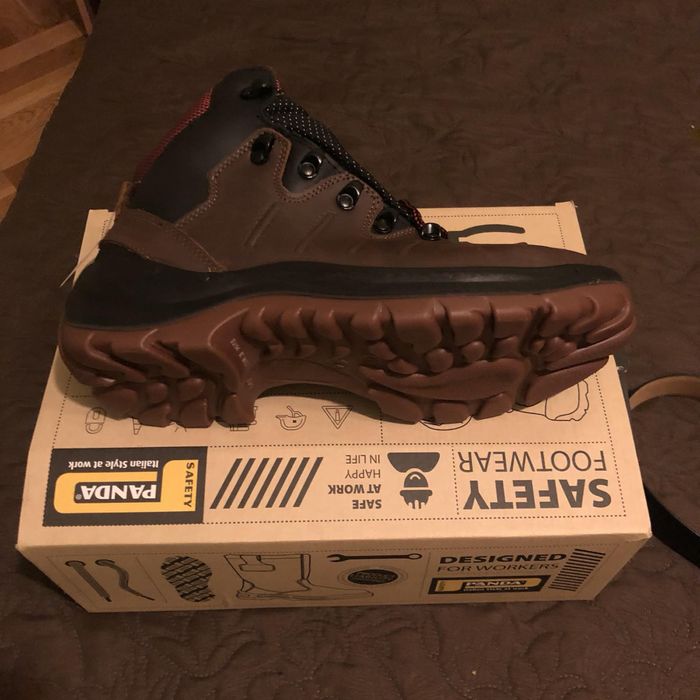 Продавам обувки работни Panda