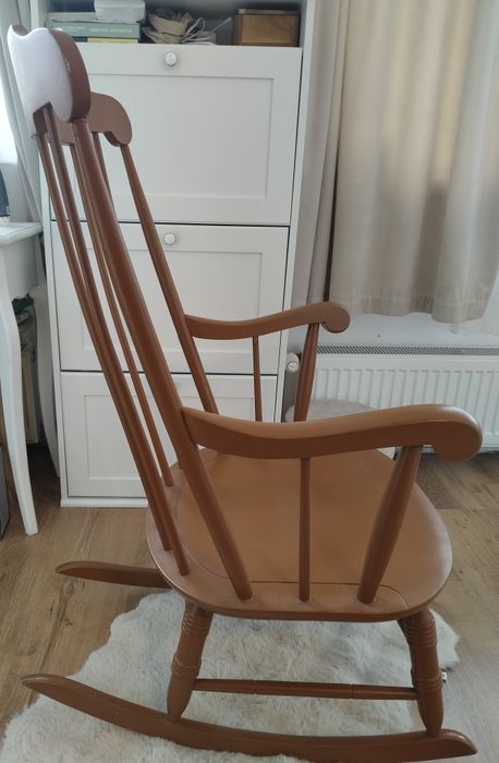 Scaun balansoar din lemn