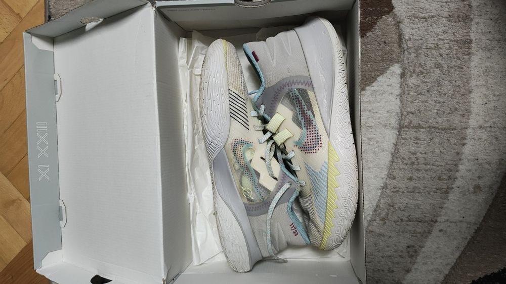 Обувки за баскетбол Kyrie flytrap 5