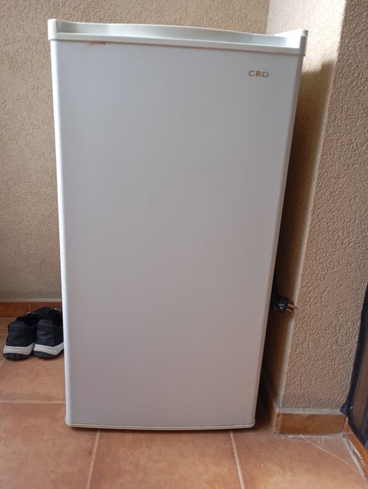 Продавам малък хладилник CROWN– много добро състояние