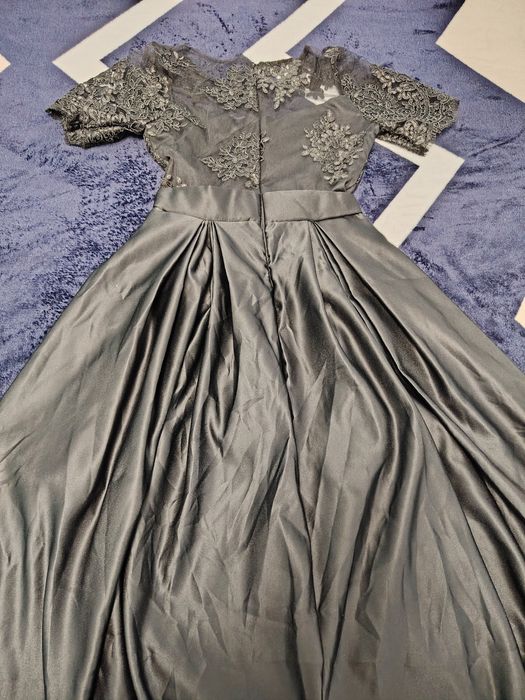 Rochie de seara și sandale