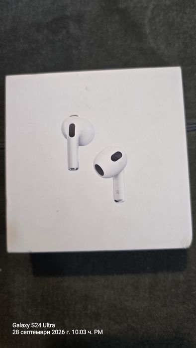 безжични слушалки Apple AirPods (3-то поколение).