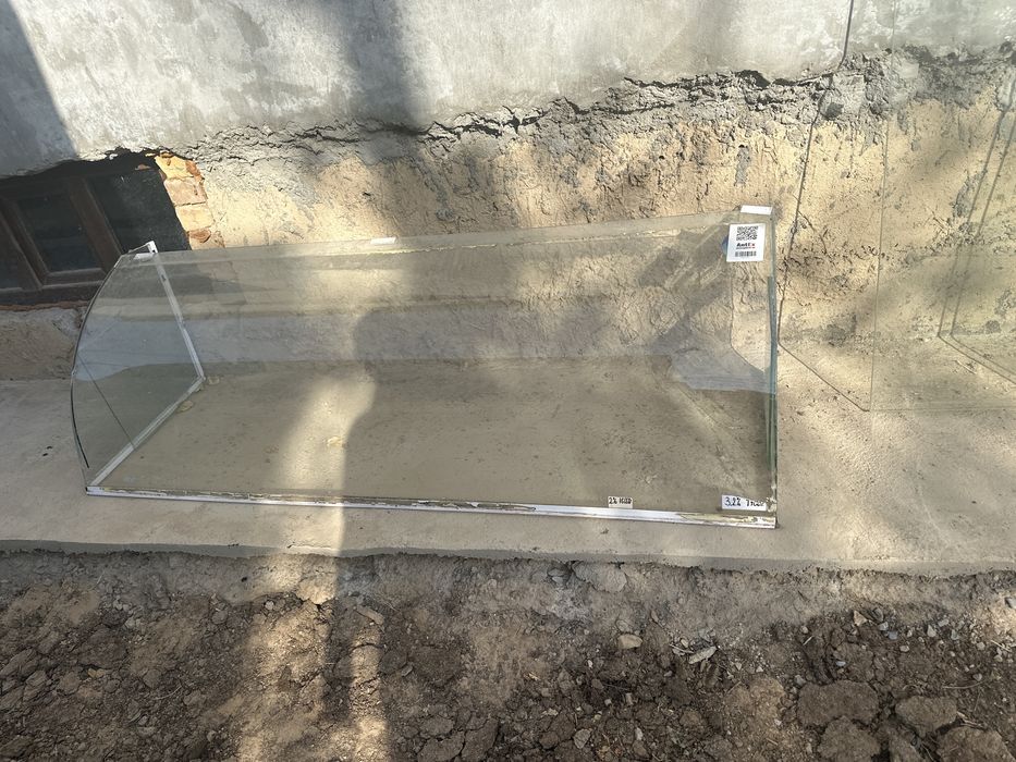 Витринный холодильникни ойнаси синмаган