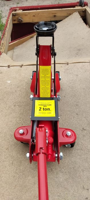 Гидравлический подкатной домкрат