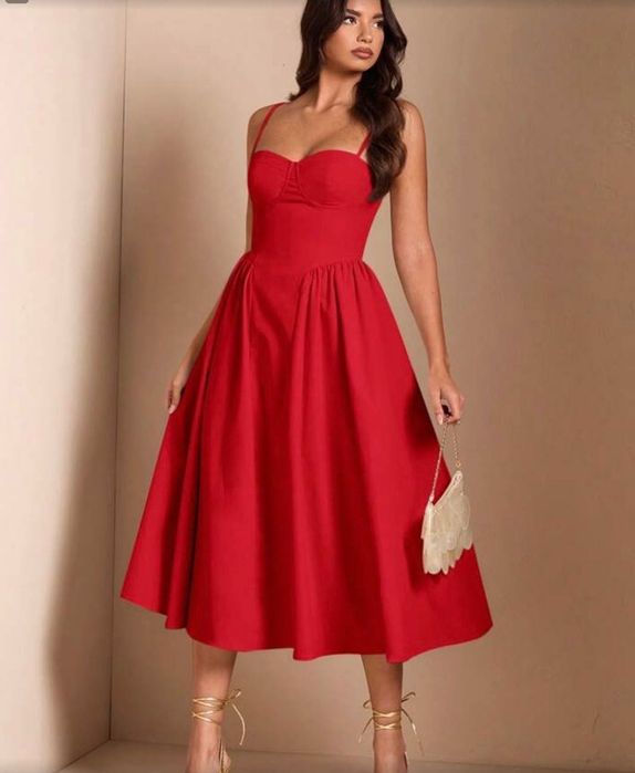 Дамска червена дълга рокля