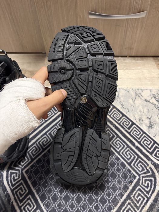 Balenciaga runner Graffiti