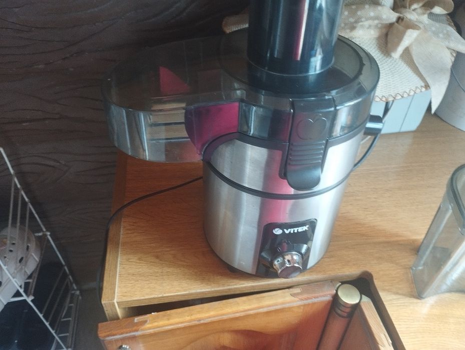 Продам соковыжималку 6000