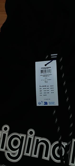 Продавам оригинален чисто нов суичер на Jack Jones originals