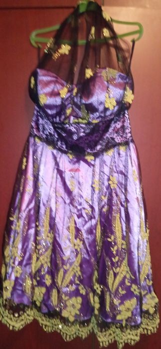 Продам платье , Состояние нормальное.