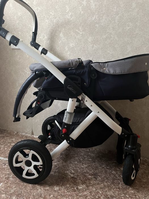 Коляска в хорошем состоянии