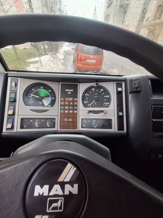 Man 10 tone de vânzare  basculantă sau schimb cu auto