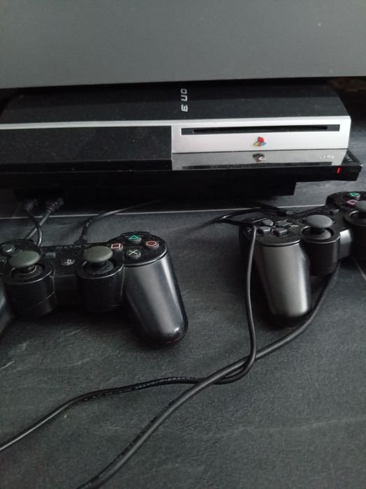 PlayStation 3  + 3 manete și jocuri
