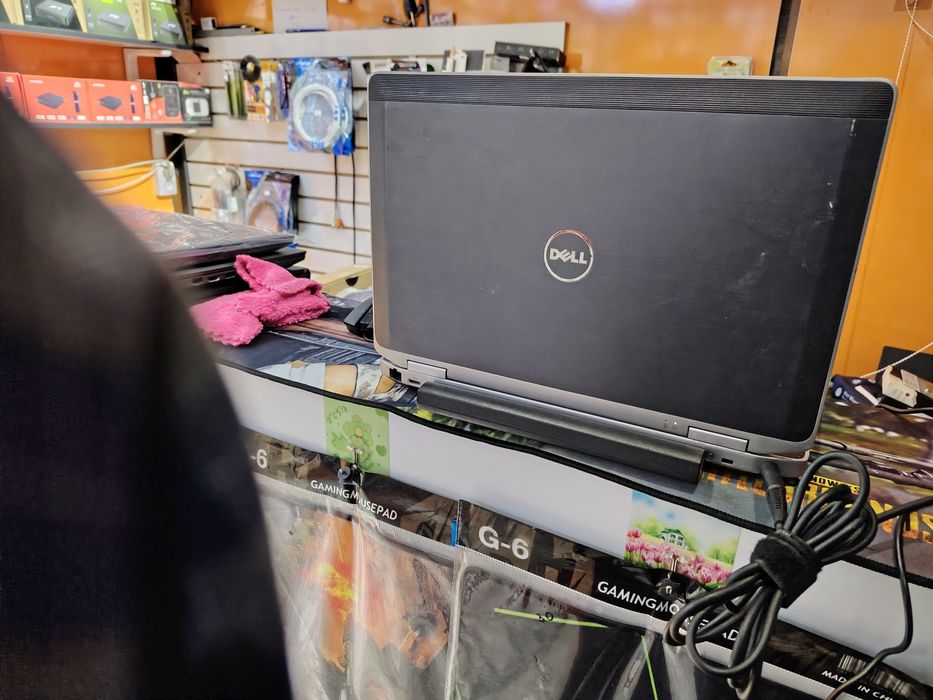 Noutbuk sotiladi Dell core i7