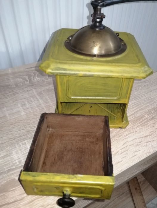 Rasnita veche pentru colectionari