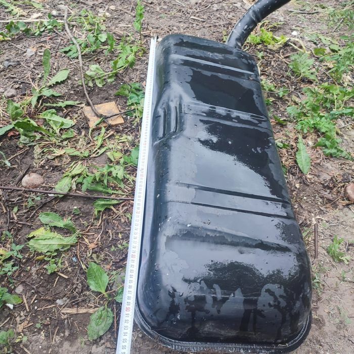 Продам бензобак для машины.