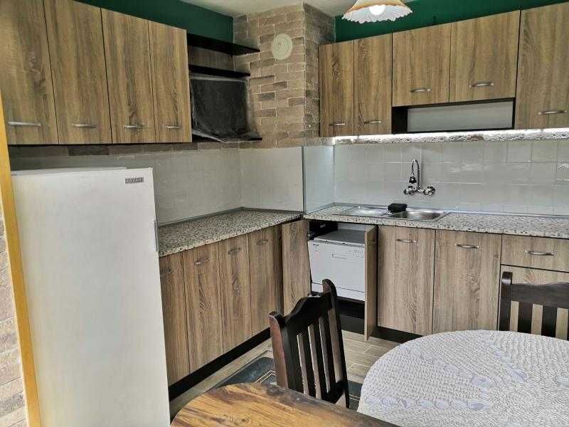 Дава се под наем Тристаен апартамент в Бургас, Изгрев - 65 кв.м за 433.5 € - Снимка #2