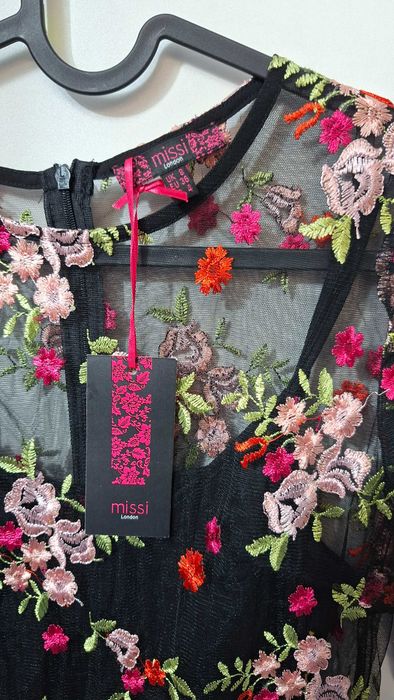 Ликвидация. Missi London  с флорална бродерия и прозрачни ръкави