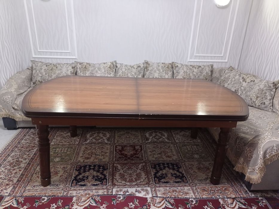 Продаётся стол для зала