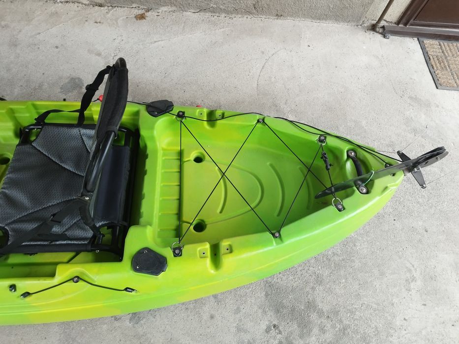 Каяк с рул за управление