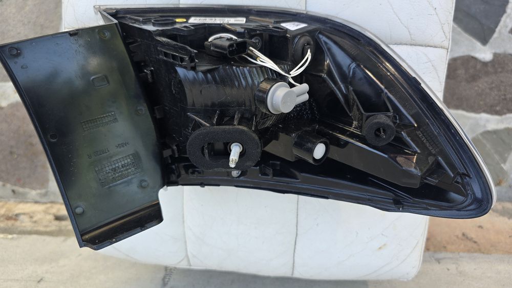 Lampă dreapta spate Renault Clio 5