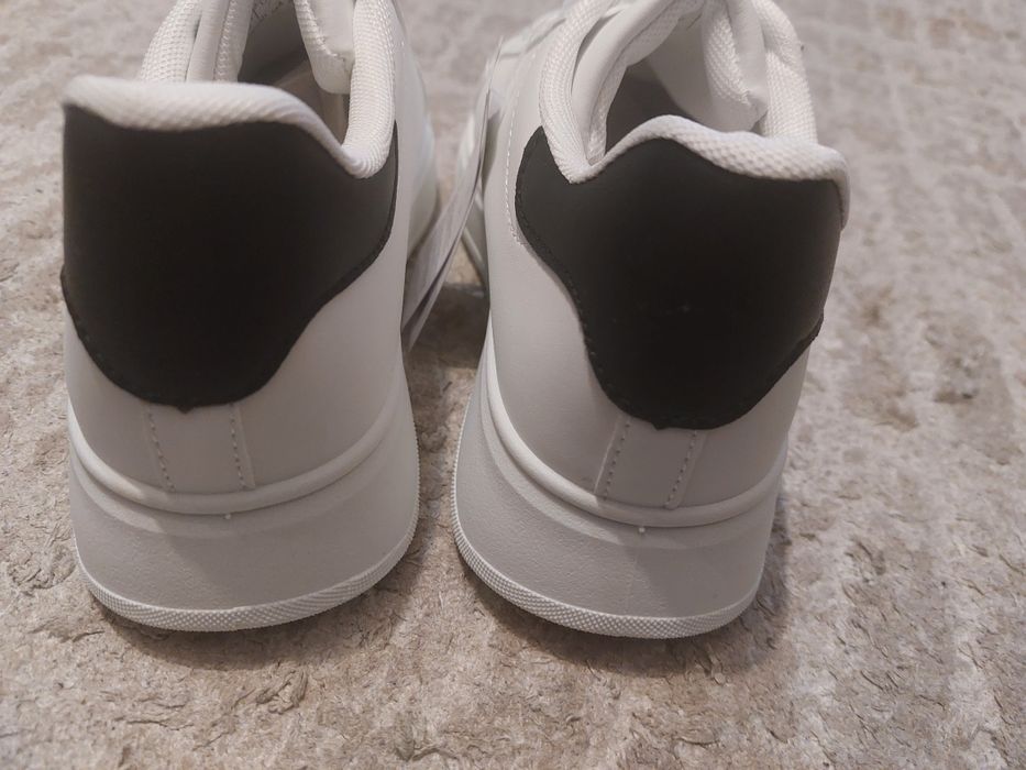 35 лв, нови маратонки с етикет, 38 номер,  стелка 24 см