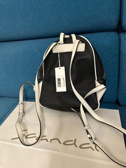 Чисто нова GUESS раничка