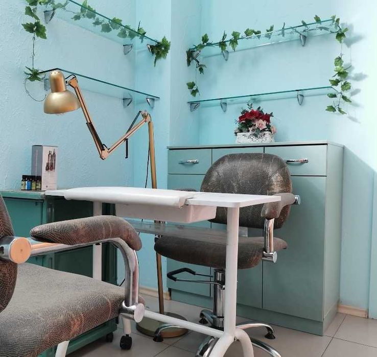 Маникюрный столик 2шт