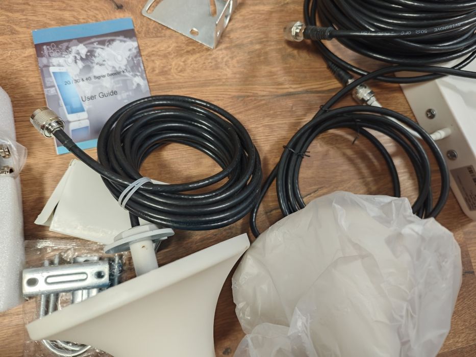 GSM усилвател на сигнал 2/3/4G LTE устройство с две вътрешни антени