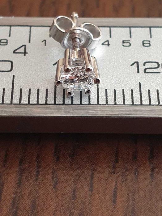Cercei Stud Punto Luce aur alb cu diamante naturale 0,7ct VVS top unisex